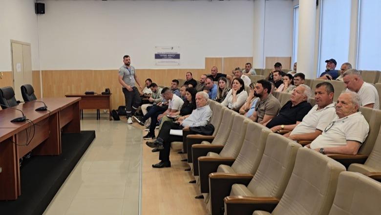 Certifikata 5-vjeçare për mjetet lundruese, peshkatarët e Durrësit kundërshtime gjatë takimit me Drejtorinë Detare: Kosto financiare shtesë