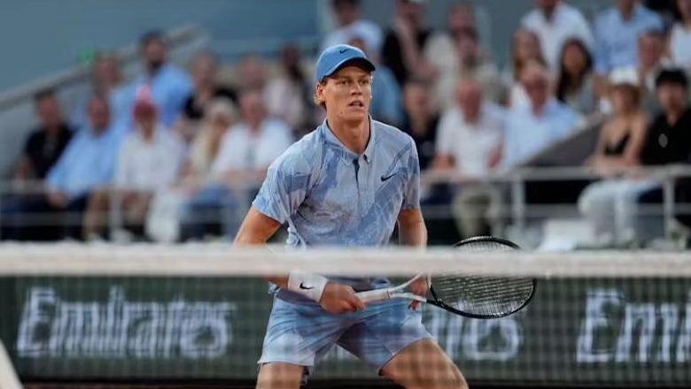 Roland Garros/ Jannik Sinner bind në turin e parë, fiton 3-0 kundër Tabur dhe sheh drejt finales