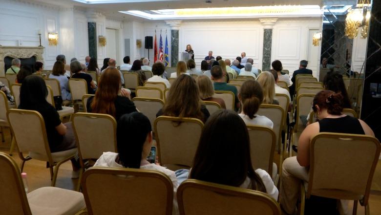 Libri i ri filozofik i Fatos Tarifës   Bisedë me Volterin   Tarifa  Dialogu  forma më e mirë për të kërkuar të vërtetën 