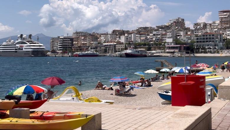 Fluks turistësh në Sarandë, të rinjtë europianë ‘pushtojnë’ qytetin! Kreu i operatorëve turistikë: Sfidë, furnizimi me ujë të pijshëm 