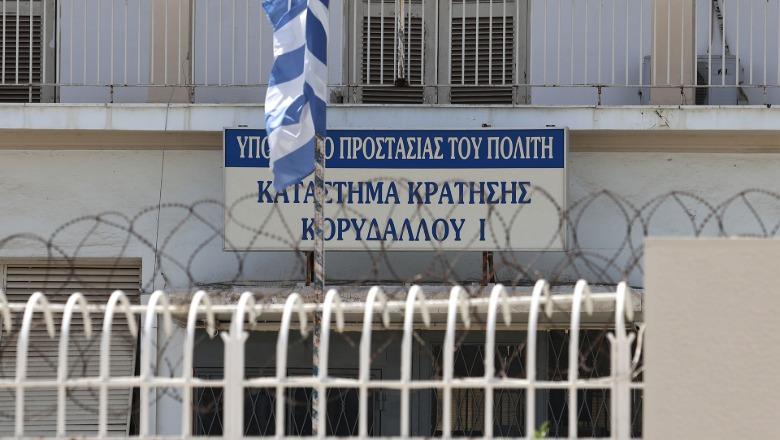 I dënuar për trafik droge, 48-vjeçari shqiptar arratiset nga burgu Koridhalos në Athinë! Iku me vrap pasi u hap dera e depos për të hedhur mbeturinat