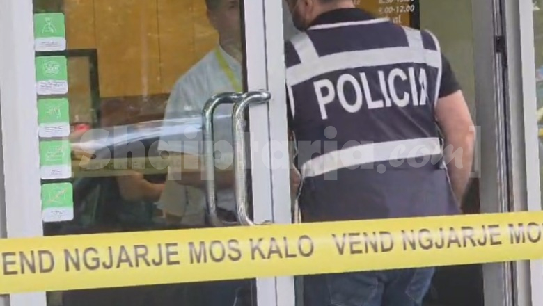 Tiranë/ Grabitet me armë një bankë te stadiumi 'Selman Stërmasi'! Grabitësi i ka marrë paratë nga duart një personi që po i depozitonte, u largua me skuter