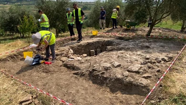 Gërmime arkeologjike, zbulohet termë romake në fshatin Zgjanë të Lushnjës