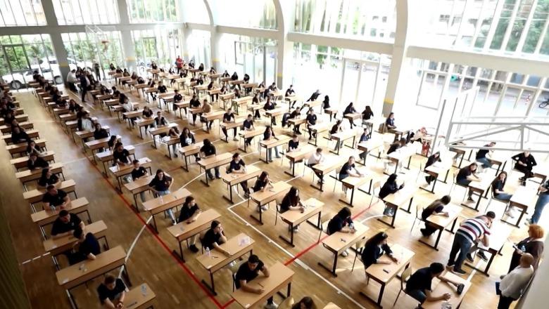 Matura Shtetërore, 26 mijë nxënës iu nënshtruan sot provimit të Gjuhës së Huaj: Ishte nivel mesatar!