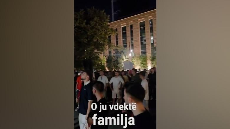 Protesta për Zvërnecin, Rama ndan pamjet e tubimit para selisë së PS: Fali Zot se s’dinë se ç’bëjnë! (VIDEO)