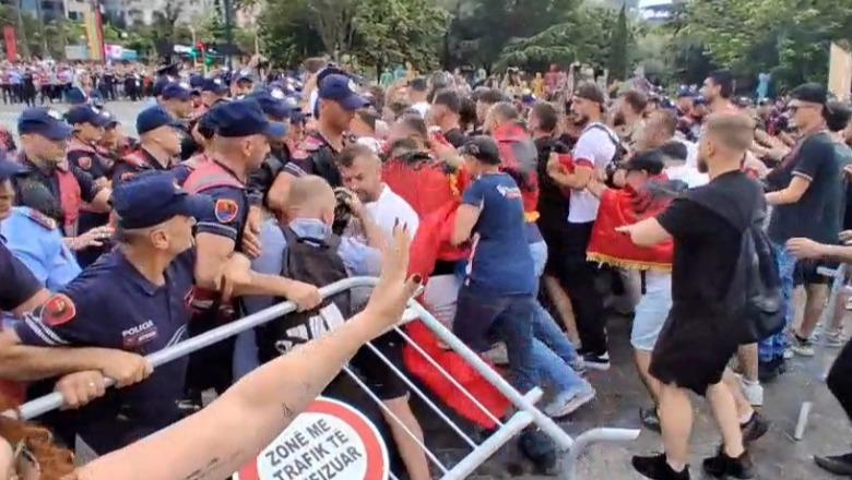 Protesta kundër resortit në Zvërnec/ Protestuesit përplasen me policinë, tentohet kalimi drejt kryeministrisë! Shpërndahen me ujë