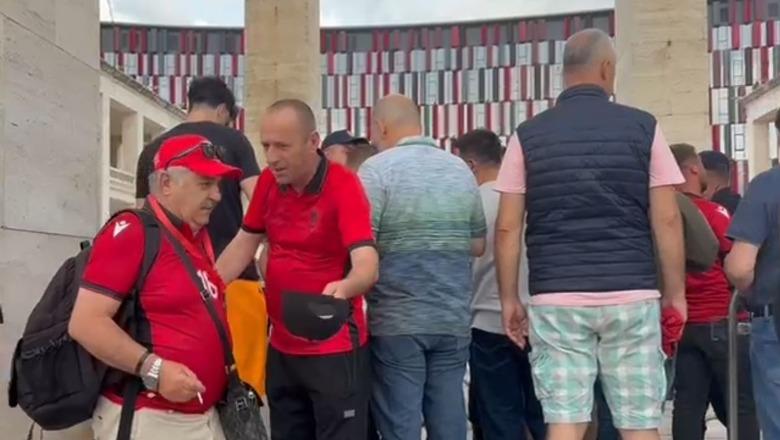 Miqësorja kundër Izraelit në Tiranë, kontrolle të rrepta për tifozët! Gazetarët nuk lejohen me kufje e çelësa
