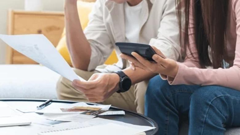Studimi/Afro 59% e familjeve shqiptare nuk përballojnë dot një shpenzim të papritur! Remitancat i ‘shpëtojnë’ nga brishtësia financiare