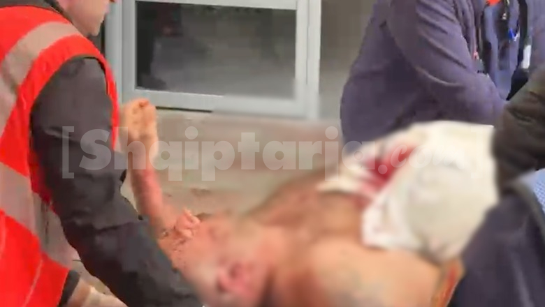Vrau efektivin e ‘Shqiponjave’ dhe plagosi policin tjetër, momenti kur autori mbërrin në spitalin e Korçës me plumb në bark