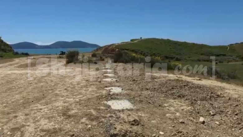 Resorti në Zvërnec, hiqet rrethimi nga zona ku pritet të bëhet ndërtimi, s’ka as roje e makineri