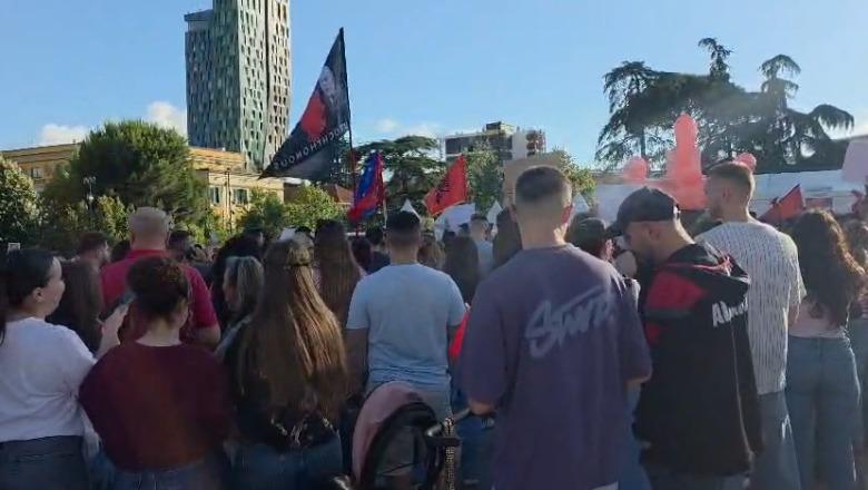 ‘Me pankarta dhe flamuj në duar’, qytetarët në ditën e 6-të të protestës për Zvërnecin