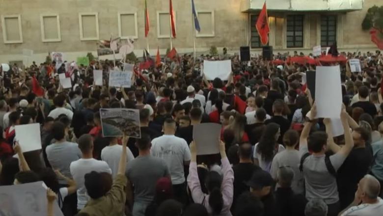 LIVE TV - 'Zvërneci'/ Mbahet protesta e 5-të në Tiranë kundër investimit! Rama u përgjigjet nga ‘Porto Montenegro’: Na e kaluan njëherë këta vëllezërit e vegjël topin për shalësh, nuk do ndodhë më