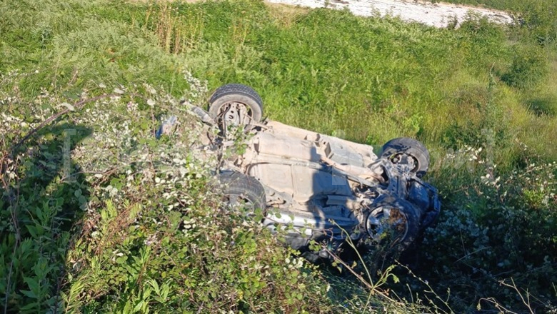 Aksident i rëndë në aksin Kardhiq–Delvinë, humb jetën një person, plagosen tre të tjerë! Makina përfundon e kthyer përmbys