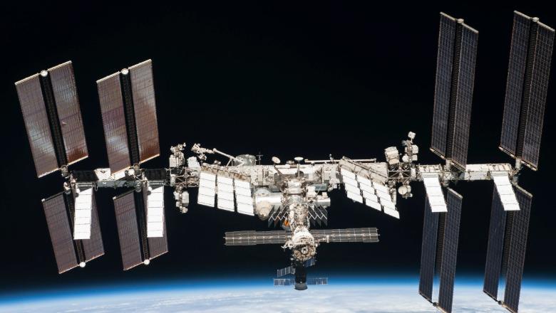 Alarm në hapësirë! NASA urdhëron astronautët e ISS të strehohen në kapsula: Përgatituni për t’u kthyer