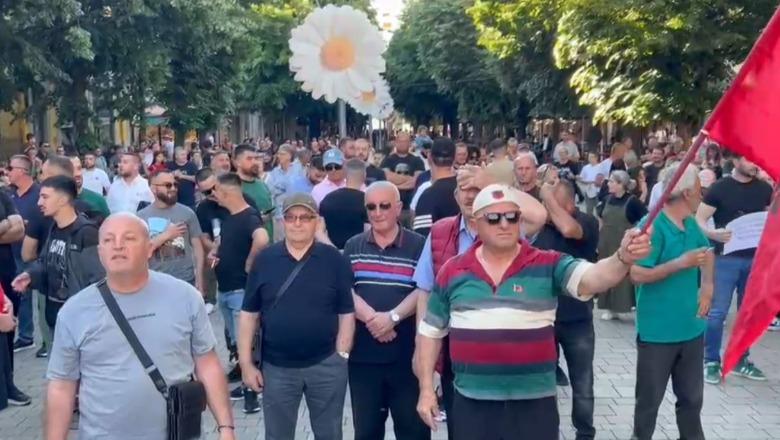 Protestë edhe në Korçë kundër ndërtimit të resortit në Zvërnec