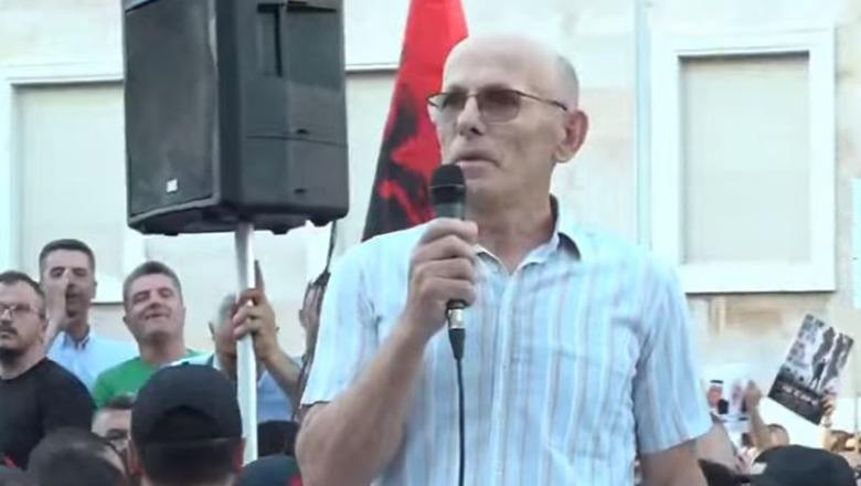 'Jemi këtu se po festojmë një dasmë të madhe', protestuesi thirrje perëndimorëve: I thoni ndonjë fjalë këtij zotërisë tonë
