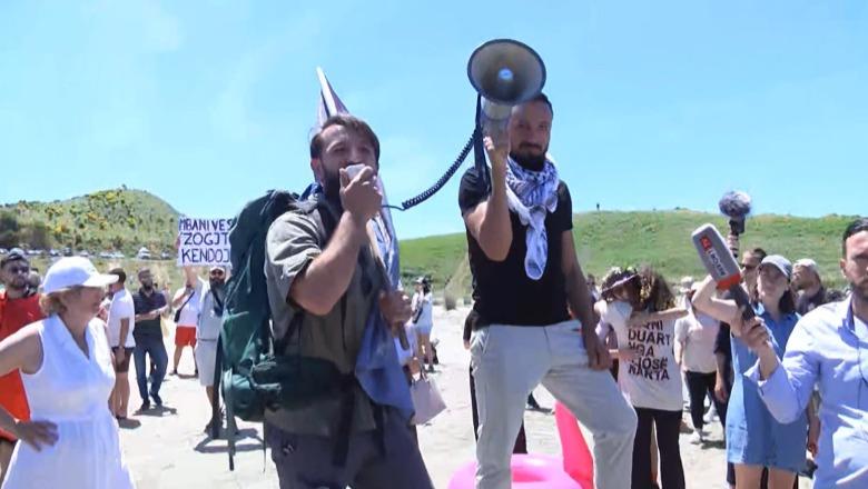 ‘Narta është e jona’, protestë në Zvërnec kundër ndërtimit të resortit! Qytetarët: Jemi për t’i dhënë zë flamingove, të anulohet projekti 