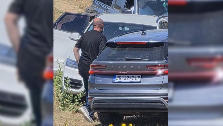 Protestat në Zvërnec kundër resortit luksoz/ Balla publikon foton e automjetit me targa serbe: Sollën protestues, ‘e duan Shqipërinë’ më shumë se ne