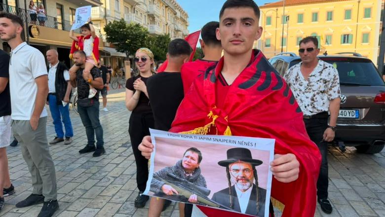 FOTOLAJM/ ‘Ka dul Ivanka ktu?’ Pankartat në protestën kundër ndërtimit në Zvërnec