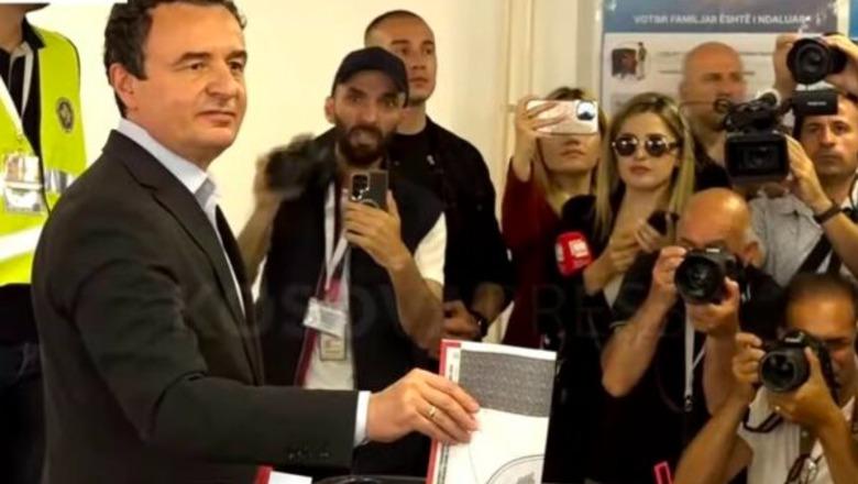 Zgjedhjet në Kosovë, Albin Kurti hedh votën dhe u bën apel qytetarëve: Sot vendosin ata që votojnë