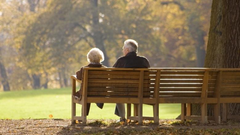 Raporti/ Pensioni urban 20 mijë lekë, ai rural 11.8 mijë lekë! Rreth 353 mijë pensionistë ‘goditen’ nga nëndeklarimi i pagave dhe puna në të zezë