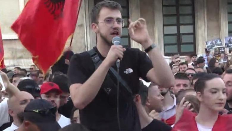 ‘Dritë në fund të tunelit’, i riu në protestë: S’duam investimet shpopulluese! Duhet të ndërtojmë shtetin, jo pushtetin