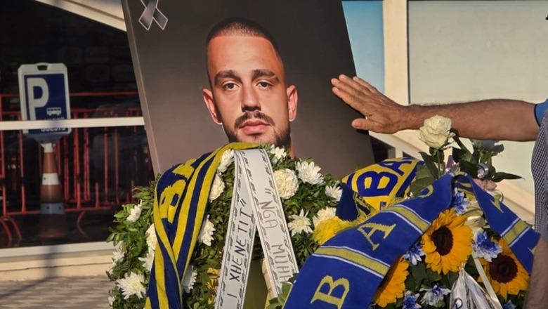 Aksidenti tragjik i mori jetën, homazhe pranë stadiumit për Fatjon Bunjakun