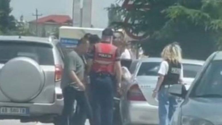 Korçë/ Kapet me pistoletë në makinë, arrestohet 59-vjeçari me precedentë penalë (EMRI)