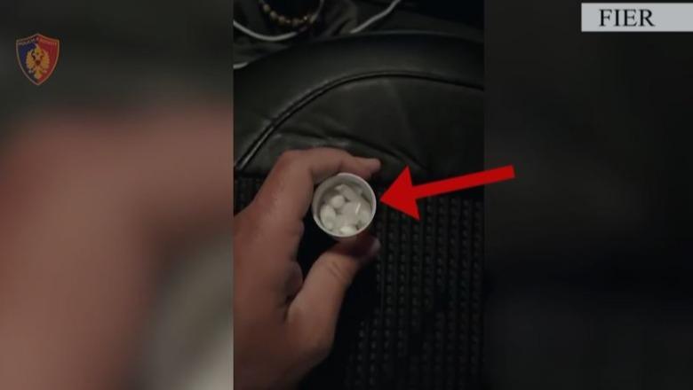 E ndaluan për alkool dhe mungesë siguracioni, policia i gjen 33 doza kokainë, arrestohet 38-vjeçari në Fier