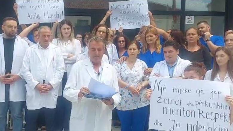 Vrasja e 85-vjeçares në Kurbin/ Mjekja nën hetim pasi plotësoi aktin si ‘vdekje natyrale’, kolegët: Kërkojmë që mos të përlyhet emri saj 