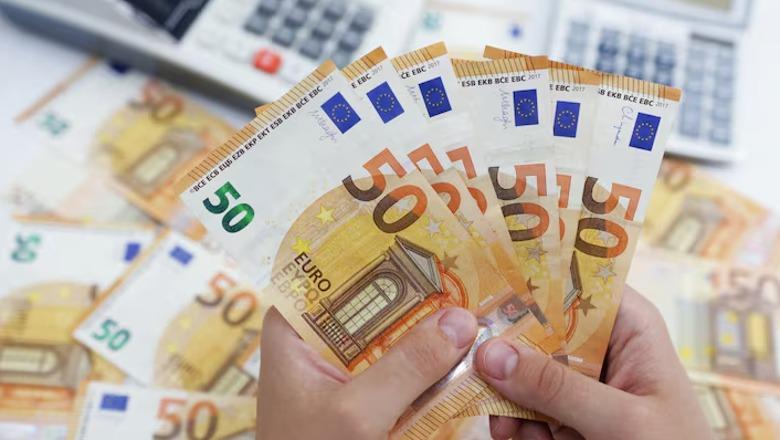 Sezoni turistik, monedha evropiane zbret nën 95 lekë!