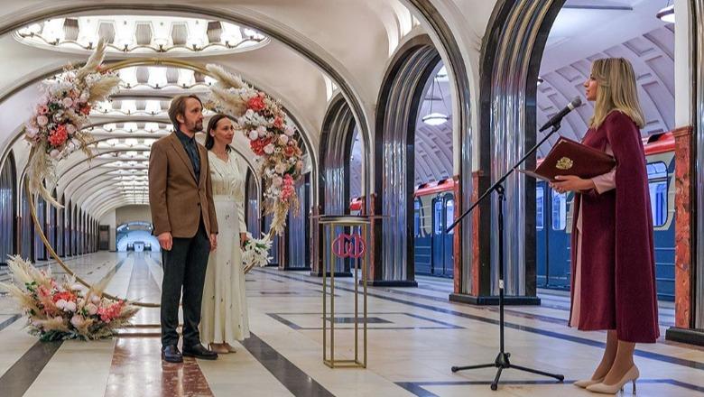 Harrojini sallat luksoze, ky stacion metroje është kthyer në vendin më të kërkuar për dasma në Moskë