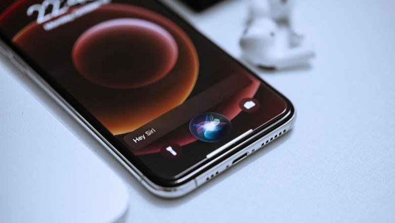 Apple ‘pagëzon’ me emër të ri asistentin virtual, prezantohet Siri AI