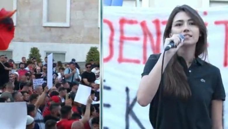 ‘Moment historik’, protestuesja: Për herë të parë në 35 vite shqiptarët bëhen bashkë, shenjojmë fundin e tranzicionit të tejzgjatur
