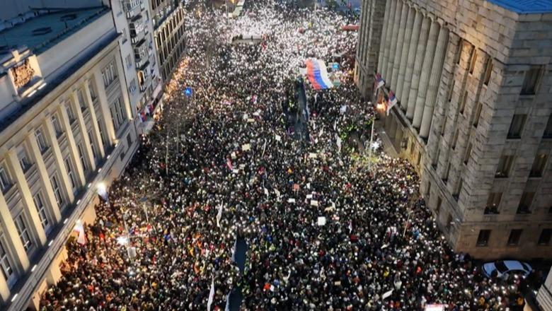 Pse 1 milion protestues nuk e rrëzuan Vuçiçin edhe pas 2 vjet protestash?