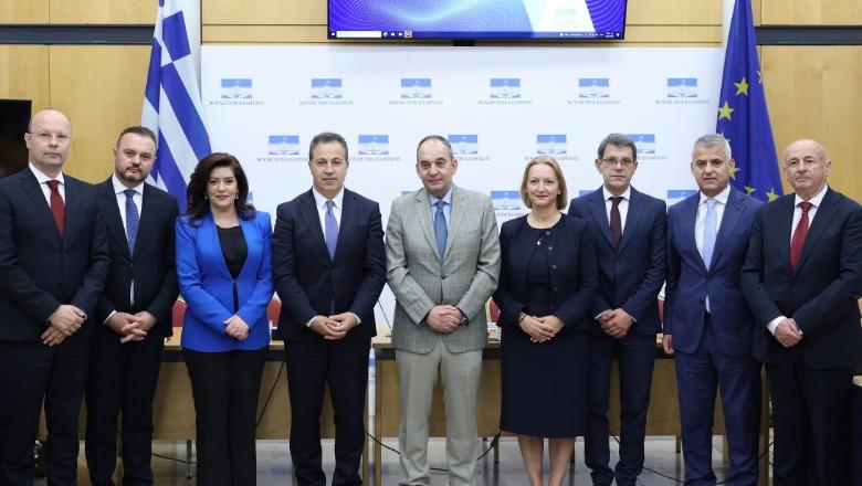 Peleshi në Athinë, takon drejtuesit e Parlamentit grek: Mbështetja për integrimin e Shqipërisë, investim për të gjithë rajonin