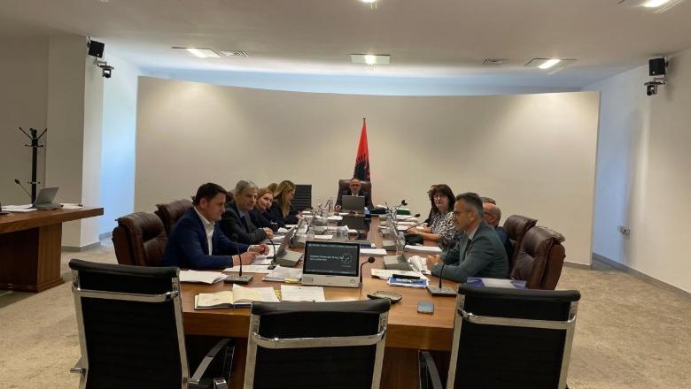 “Ish komisionerët publikë nuk bëhen gjyqtarë”, KLGJ refuzon Florian Ballhysën  dhe Irena Ninon: Ligji nuk e parashikon