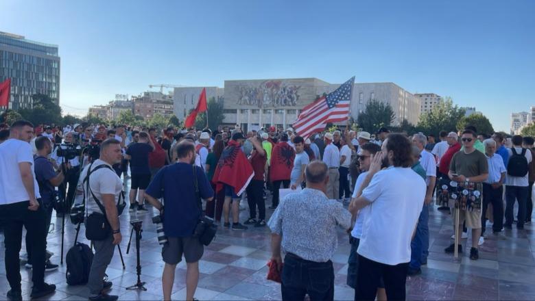 Zvërneci/ Sot protestë mbarëkombëtare në Tiranë, qytetarët mblidhen në sheshin ‘Skënderbej’
