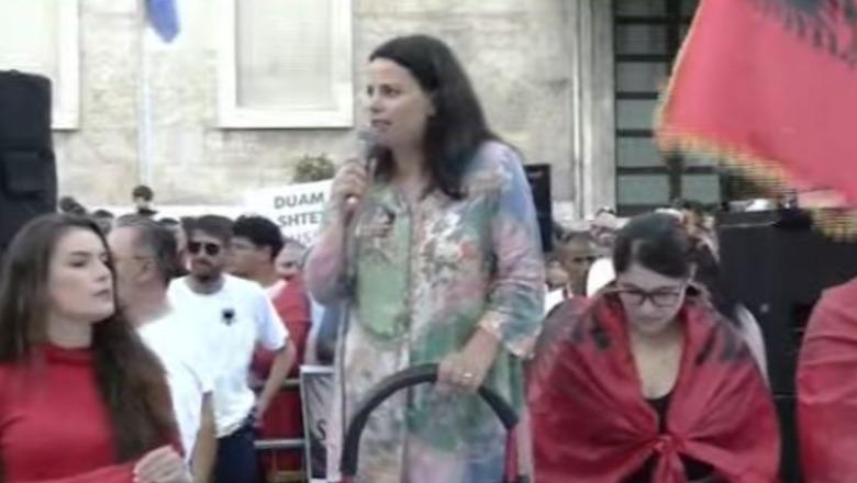 Protesta për 'Zvërnecin', aktivistja mjedisore: Ajo që po ndodh në Vjosë-Nartë është vetëm fillimi, zonat e mbrojtura janë në rrezik