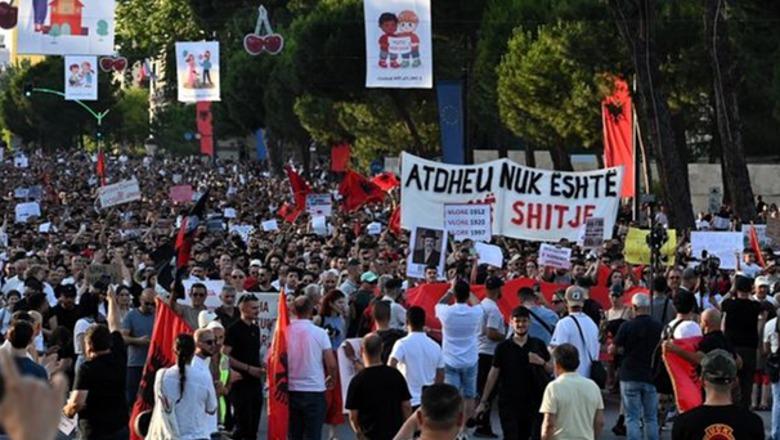 Fatos Çoçoli: Protestuesit, përcjellës mesazhi shprese apo zhurmues të jetës urbane?