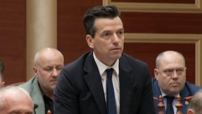 PS e përjashtoi 30 ditë nga Kuvendi, reagon Agron Shehaj