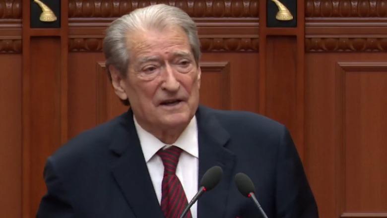Investimi në Zvërnec, Berisha ndryshon fjalët: Mjedisi shqiptar po shkatërrohet në të katër anët, prioritet kërkesat e protestuesve! Mocion urgjent me debat me Ramën