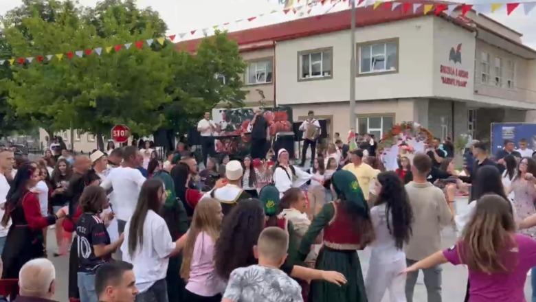 Banorët ruajnë traditën, kremtohet festa e trëndafilave në Pojan të Maliqit