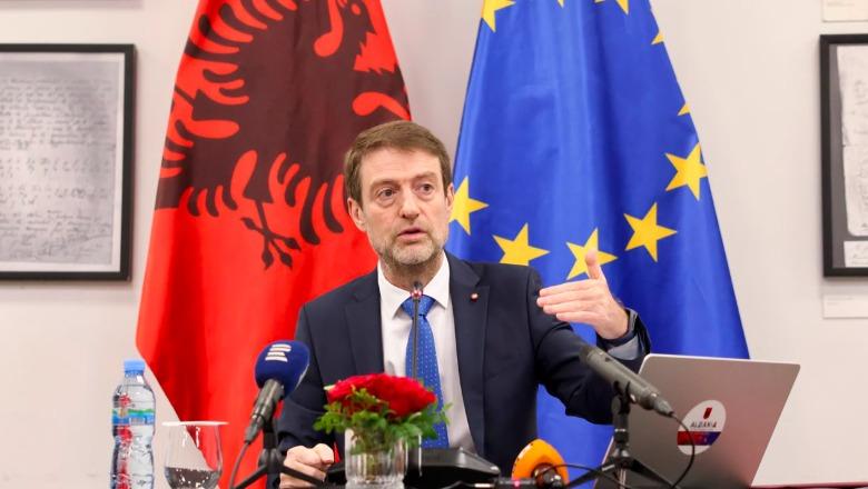 LIVE - Hoxha takim me gazetarët europianë në Ministrinë e Jashtme: Anëtarësimi në BE përparësia jonë kryesore kombëtare!