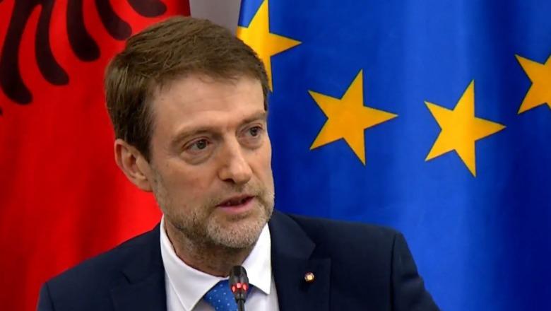 Ministri Hoxha me gazetarët: Shqipëria me ritëm të pashembullt në rrugën drejt BE-së, tani nisim mbylljen e kapitujve
