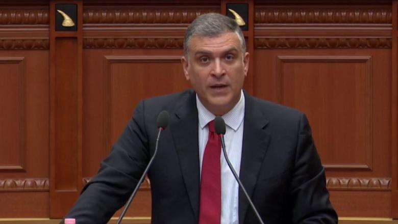 ‘Zvërneci’/ Blushi në Kuvend: PS duhet të gjejë forcën për t’u shkëputur nga Edi Rama! Kryeministri dhe oligarkët po grabisin pasuritë e vendit