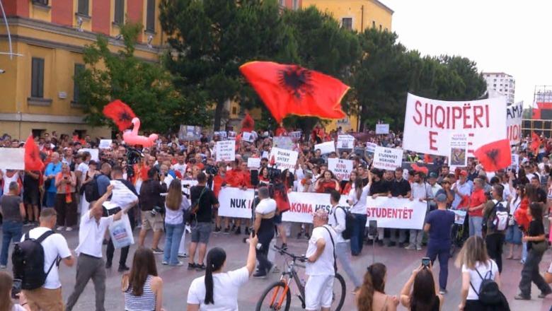 LIVE - ‘Zvërneci’/ Nis protesta e 12-të në Tiranë kundër ndërtimit të resortit luksoz! Nis marshimi