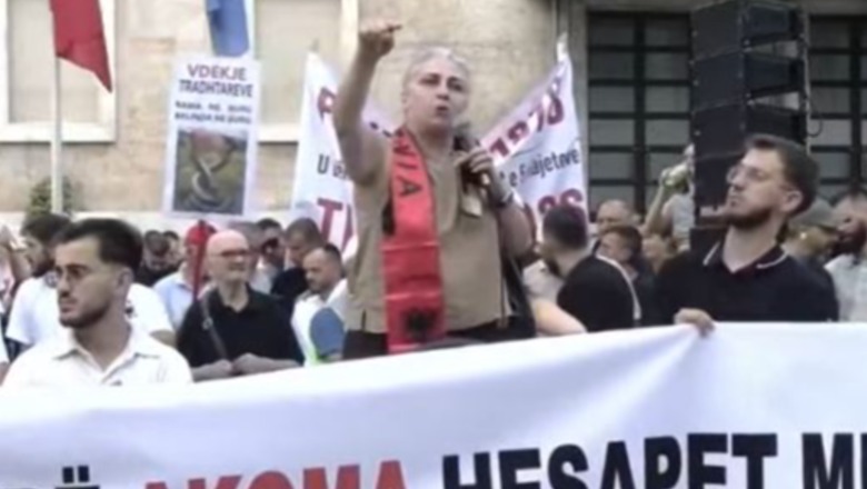 Protestuesja thirrje Ramës: Jep dorëheqjen, të rinjtë e arsimuar jashtë mund ta qeverisin më mirë Shqipërinë