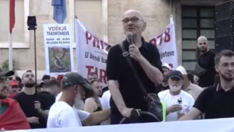 ‘Zvërneci’/ Aktori Mehdi Malkaj nga protesta: Himni Kombëtar i Shqipërisë është përdhunuar! Fëmijët në shkolla nuk i mësojnë për atdhedashurinë