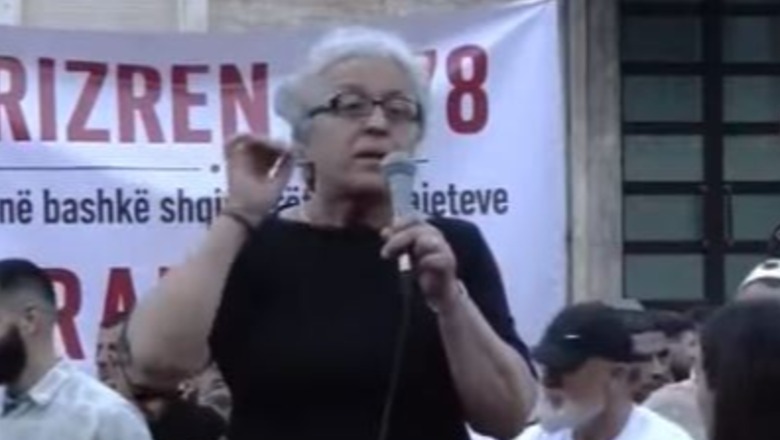 'Zvërneci'/ Qytetarja u kujton protestuesve masakrën e Gërdecit: Humba bashkëshortin aty
